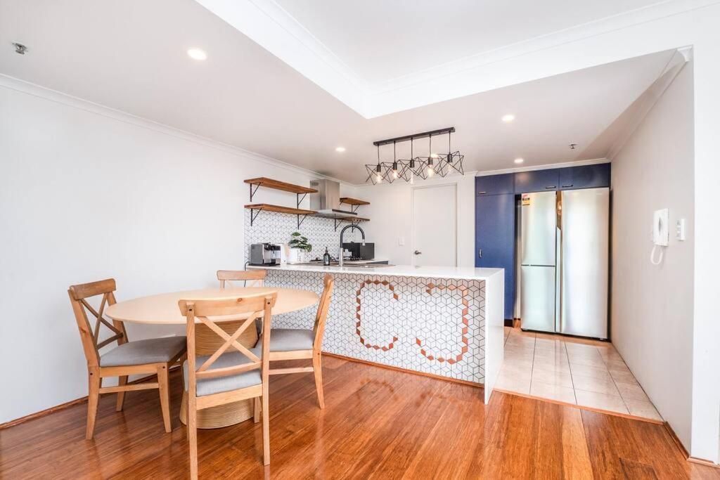 Cbd - King Sussex St 2 1 Parking Apartment Sydney